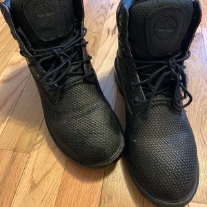Black textured timberlands size 7